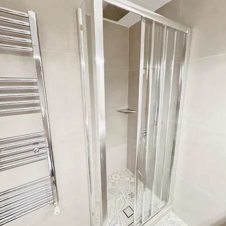 Minimal 2Bd Apartment In Thisio-2